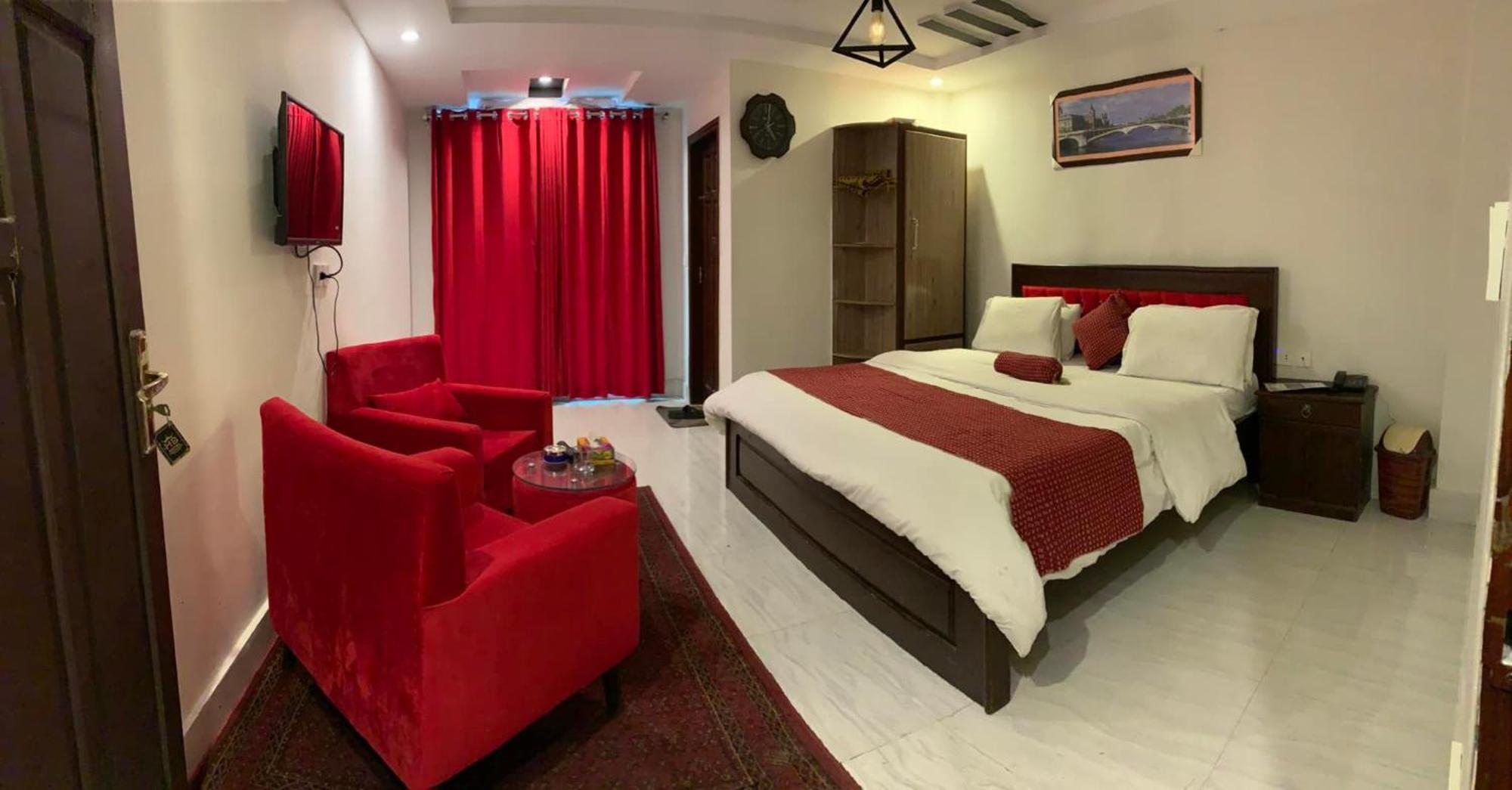 Hotel Birmingham Palace Kalam By Khan Familia Exteriér fotografie