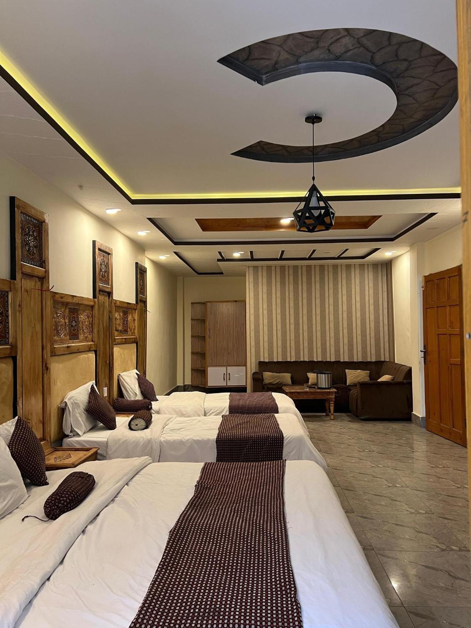 Hotel Birmingham Palace Kalam By Khan Familia Exteriér fotografie