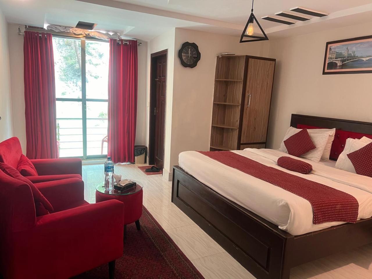 Hotel Birmingham Palace Kalam By Khan Familia Exteriér fotografie