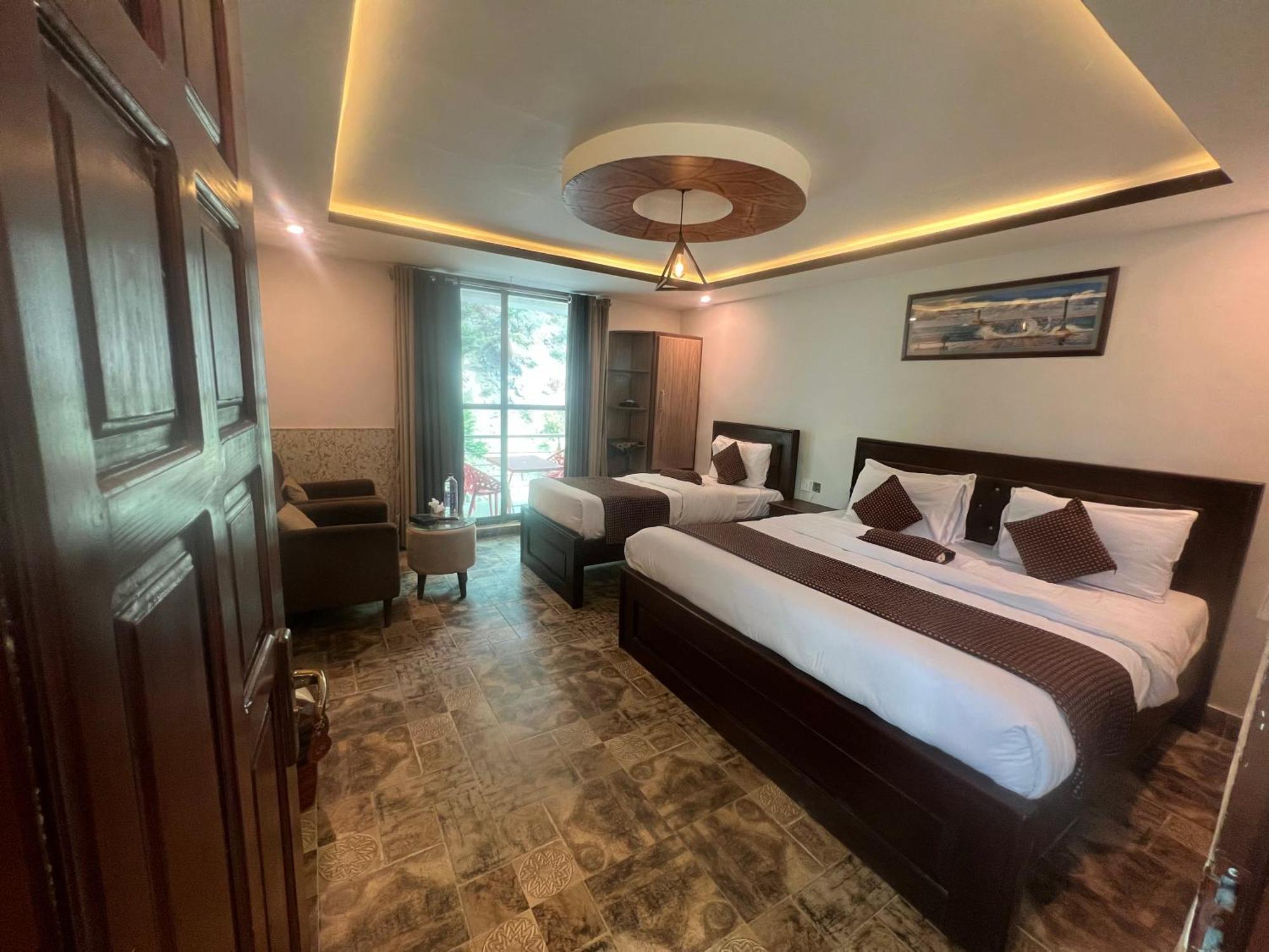 Hotel Birmingham Palace Kalam By Khan Familia Exteriér fotografie