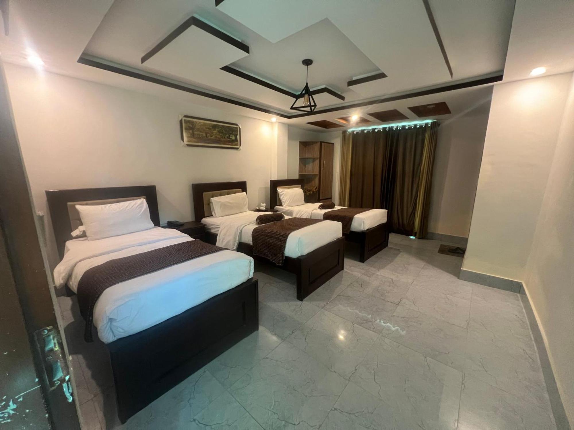 Hotel Birmingham Palace Kalam By Khan Familia Exteriér fotografie